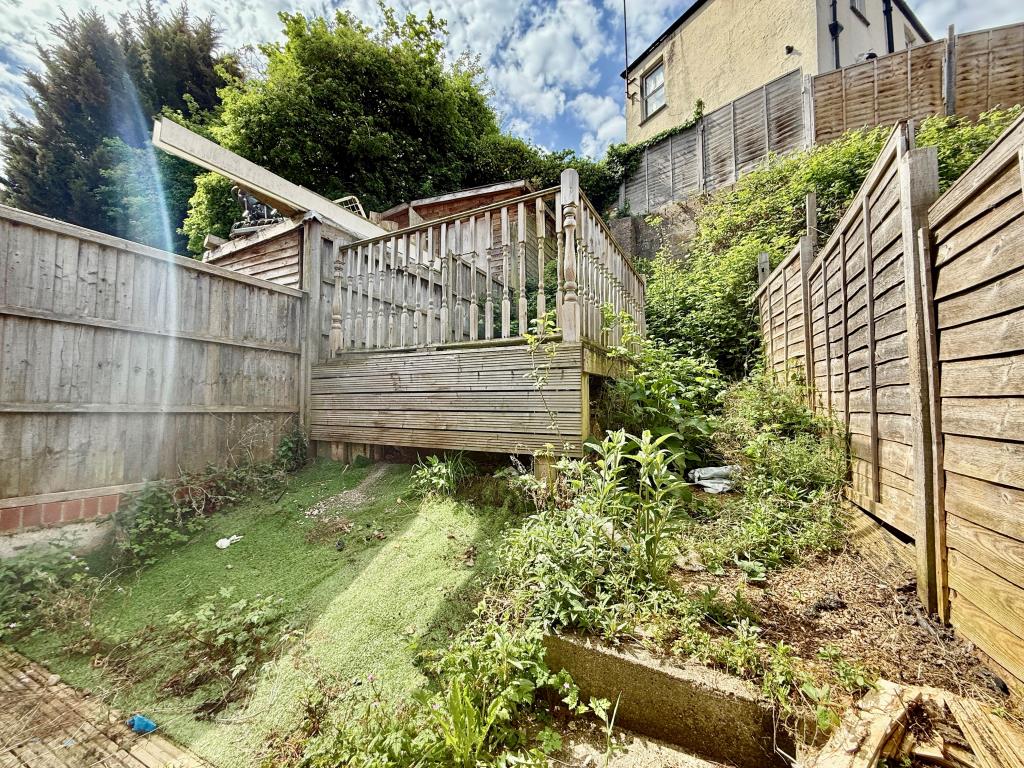 Lot: 79 - TERRACE HOUSE FOR IMPROVEMENT - Garden to rear